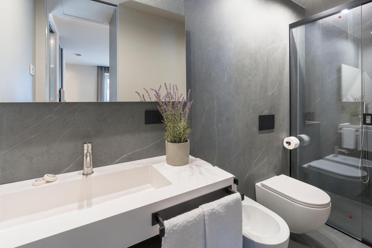 Aera Luxury Suites - 303 304 305 Catánia Buitenkant foto